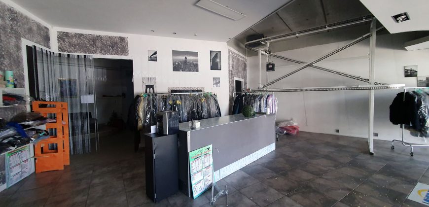 Ampio locale commerciale in affitto a Torino