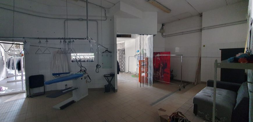 Ampio locale commerciale in affitto a Torino